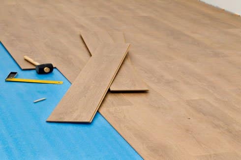 Comment poser du parquet flottant à clipser ?