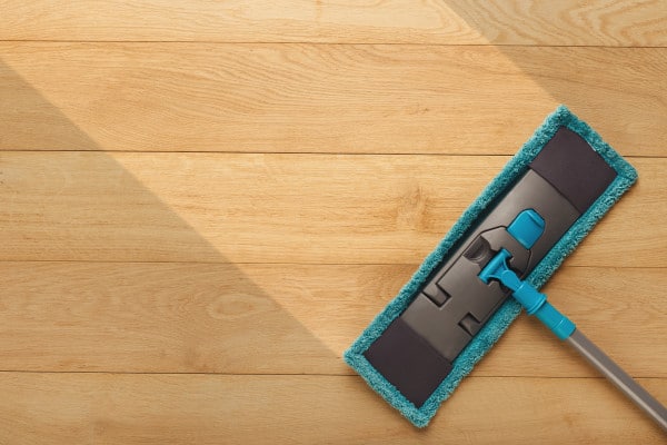 Nettoyer un parquet : type de parquet, produits et solutions