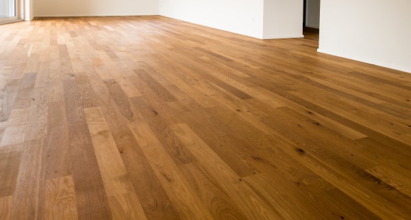 Comment effectuer la pose d'un parquet à l'anglaise ?