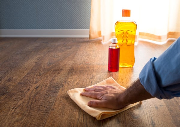 Comment se débarrasser des rayures sur un parquet vitrifié? - L