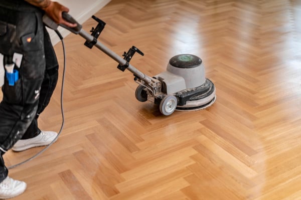 Bien poncer le parquet pendant une rénovation