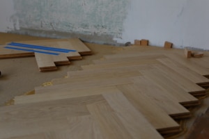 pose d'un parquet chevron massif