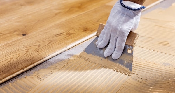 Parquet : comment le coller ?